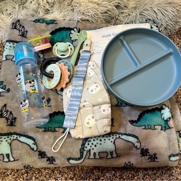 Reborn Caucasian Sleeping Blonde Baby Boy Doll and Accessories (NWT) - Picture 9 of 12